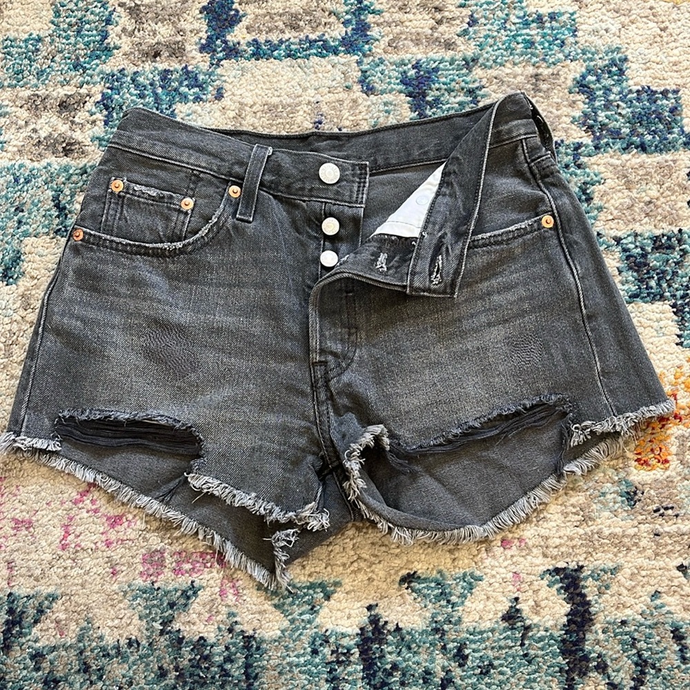 Levi’s 501 W25 washed black denim shorts